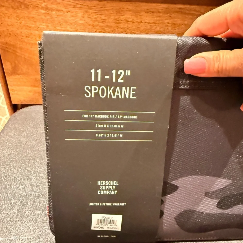 NWT Herschel Supply Laptop Sleeve Spokane 11-12